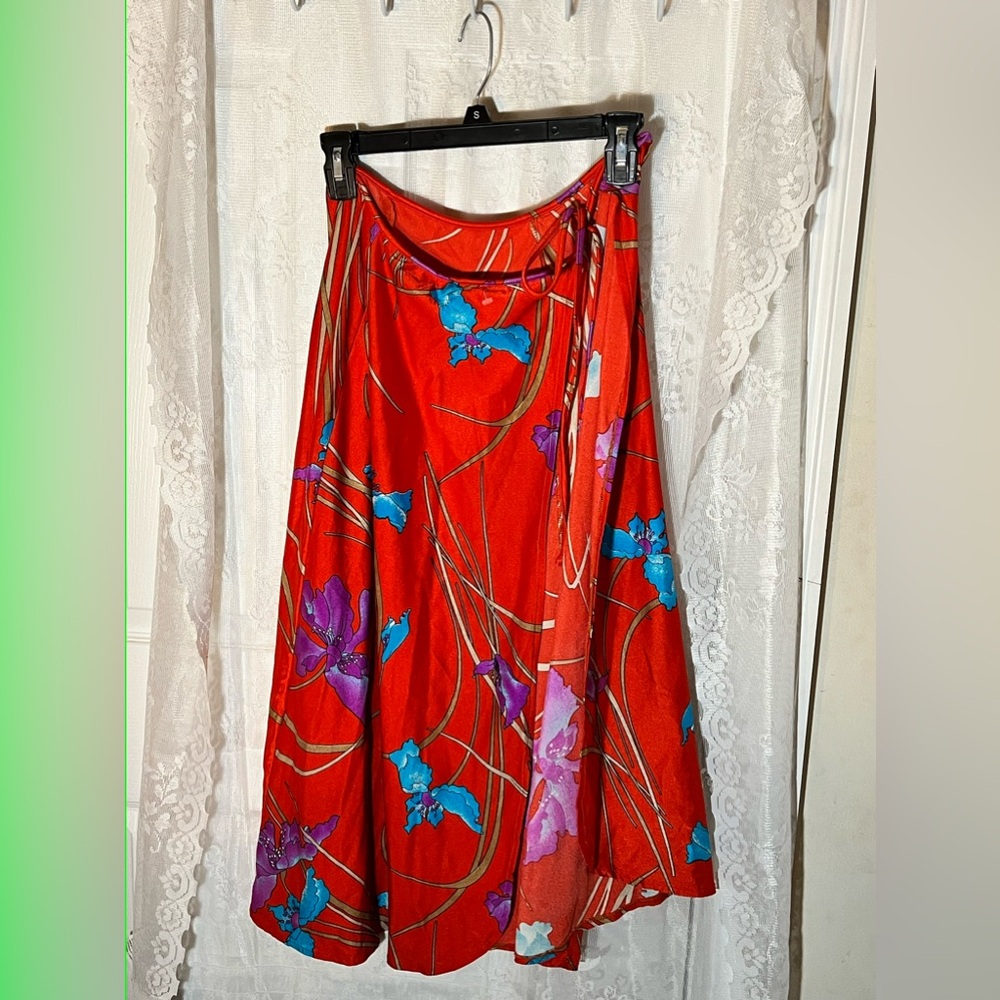Women’s Red Floral/ Tropical Skirt w/ tie, Size S
